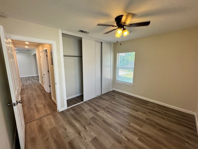 Building Photo - Ready For Move In - Nicely Renovated Large...