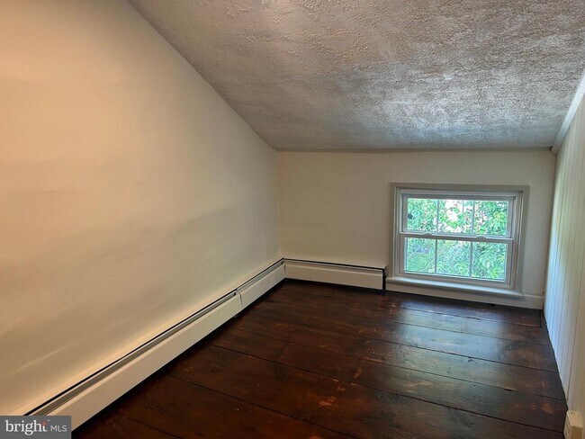 Building Photo - 1327 W Strasburg Rd