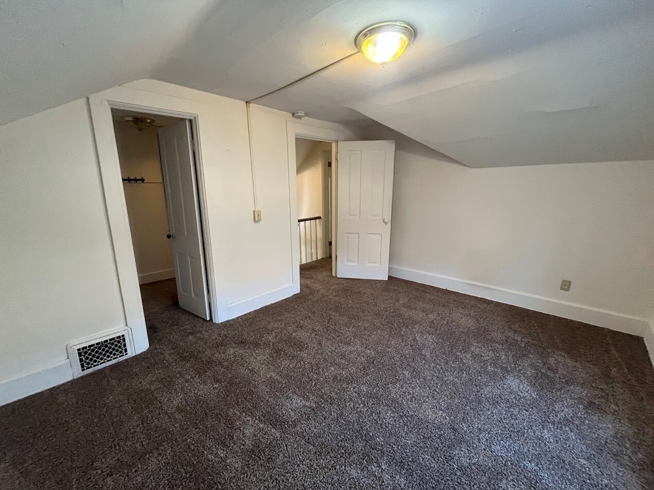 Building Photo - 917 E Johnson St