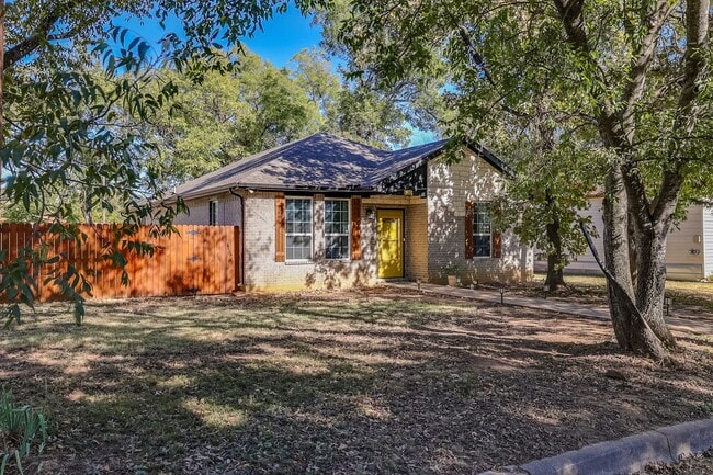 Building Photo - Beautiful 3 Bedroom, 2 Bath Home in Cleburne