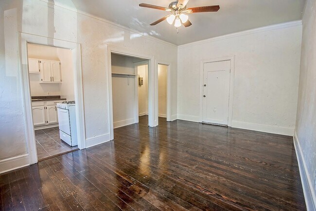 Interior Photo - west415