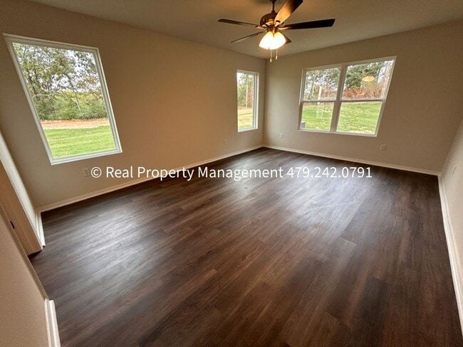 Building Photo - 10640 Cedar Wy