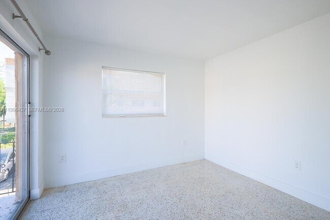 Building Photo - 3050 NW 21st Ave