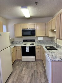 Building Photo - Renovated Nice Garden Level 2 bedroom 2 Bath Apartment near Branson Hills