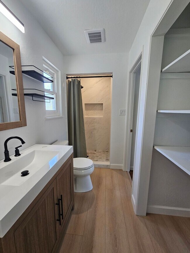 Building Photo - REGAL 4 Bed/3 Bath Home in FREMONT