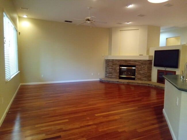 Building Photo - Gated: Single Story Heritage Oaks 3 Bedroom Plus Office/Den 3 Car Garage with lots of built in fo...