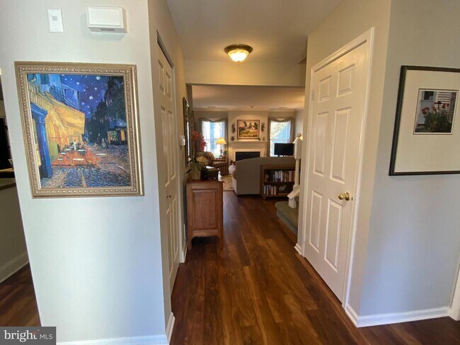 Building Photo - 5 Kanon Ct