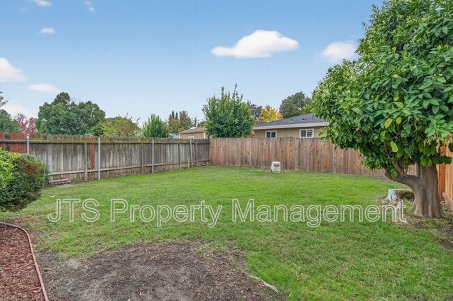 Building Photo - 728 Clipper Way