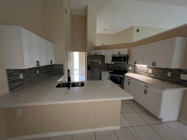 Building Photo - Amazing 4 Bedroom Home in Grand Palms!