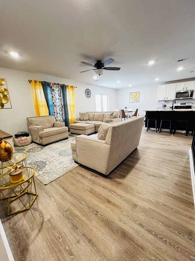 Building Photo - 603 Champ Trl