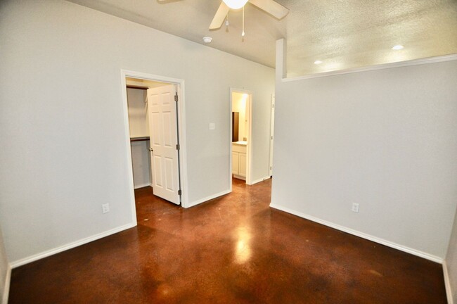 Building Photo - ASK ABOUT OUR MOVE IN SPECIAL!! FOR LEASE ...