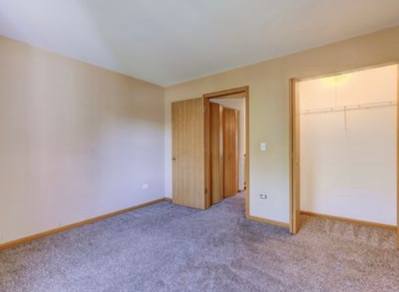 Building Photo - 2444 Oak Tree Ln