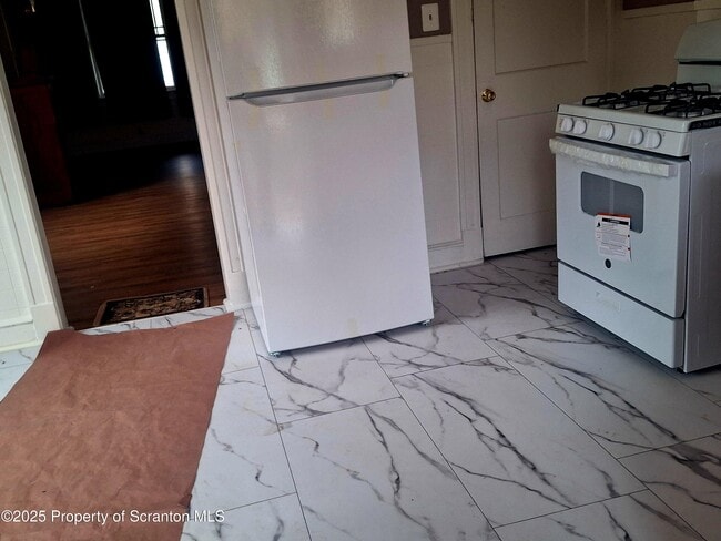 Building Photo - 909 Linden St