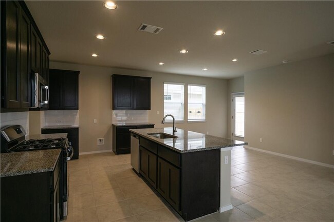 Building Photo - 179 White Dunes Dr