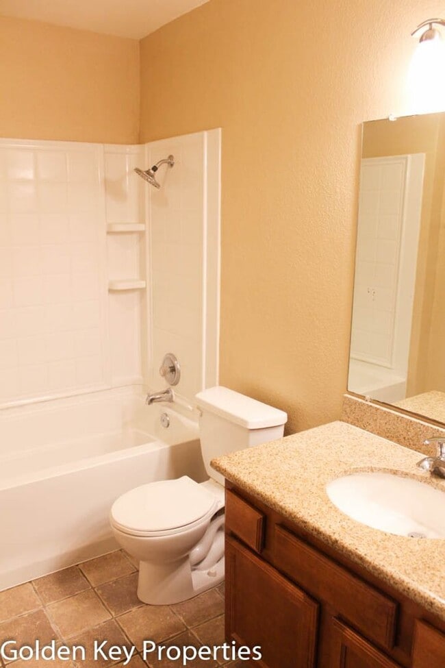 Building Photo - Cozy ground-level unit in the gated commun...