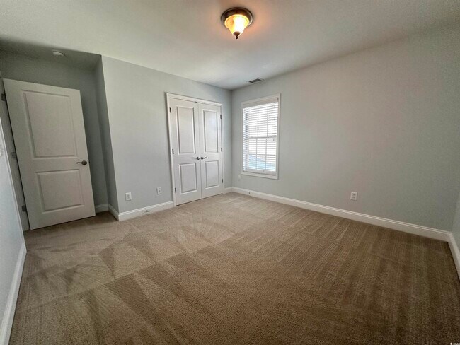 Building Photo - 634 Plantation Oaks Dr