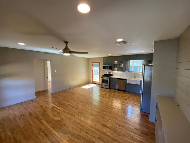 Building Photo - 1415 Bentwood Rd