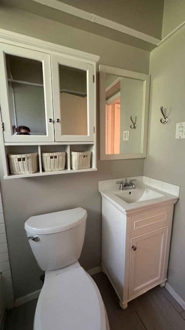 Building Photo - Clean South Austin 3/1 House w/ Carport, Private fenced yard Near First St not far from Ben White