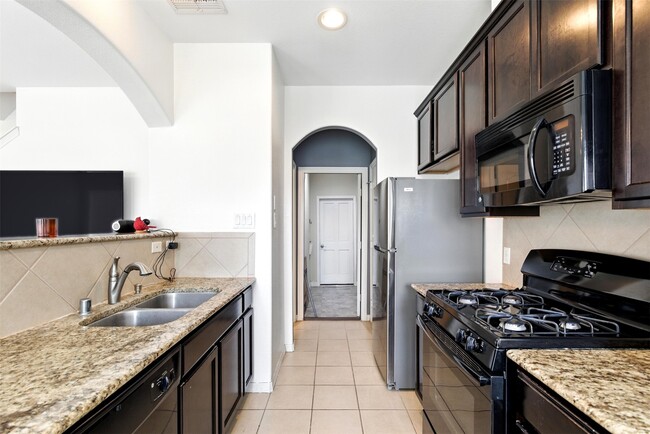 Building Photo - 8904 Clovermist Dr