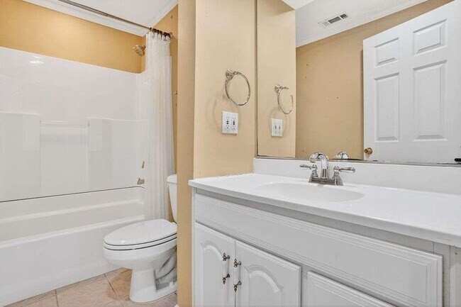 Building Photo - 1200 Cresthaven Ln NW