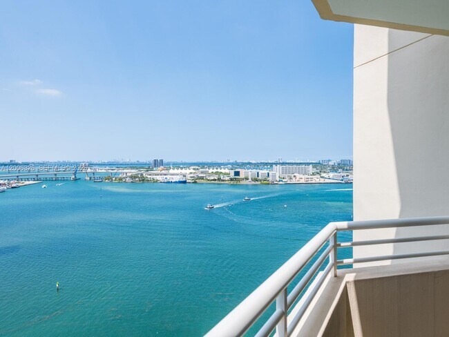 Building Photo - 888 Brickell Key Dr