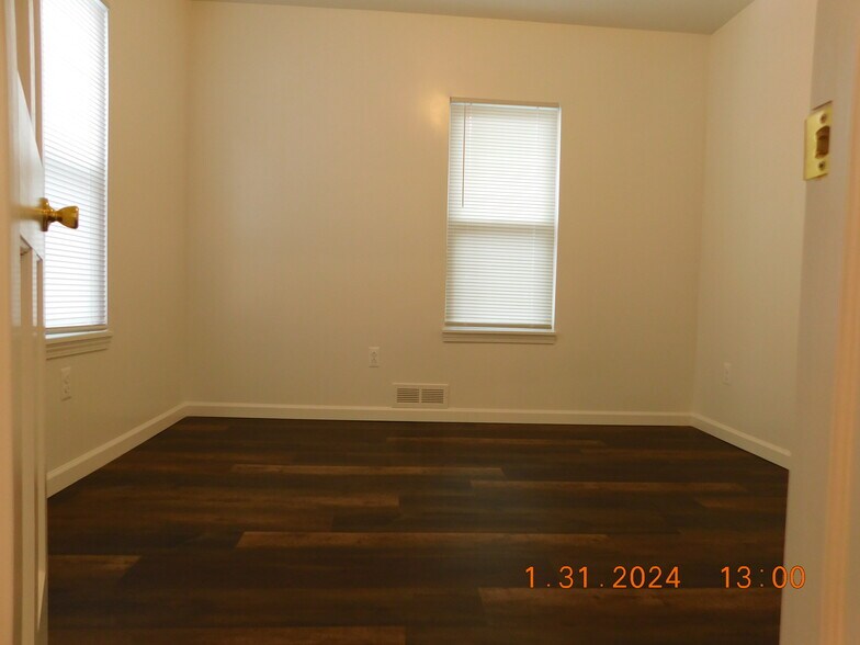 Building Photo - 101 Poplar Ave