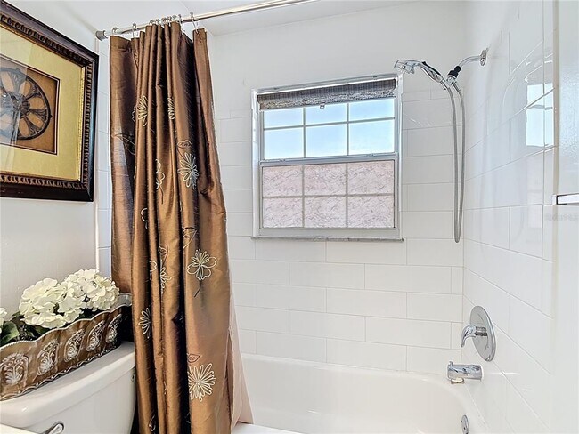 Building Photo - 139 Southeast Jefferson Cir N