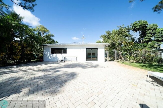 Building Photo - 5110 Cleveland Rd