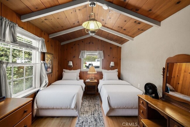 Building Photo - 20 S Portola