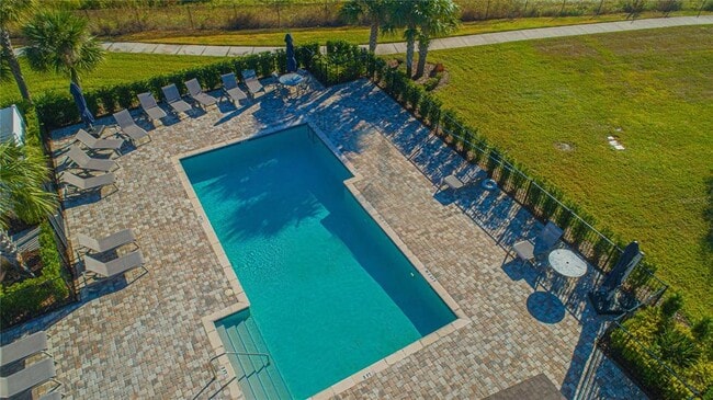 Building Photo - 3851 Plainview Dr