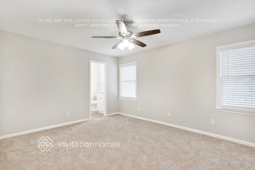 Building Photo - 3811 Sherwood Dr