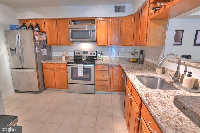 Building Photo - 2220 Springwood Dr