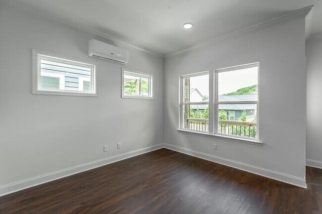 Building Photo - 5562 Stream Ln