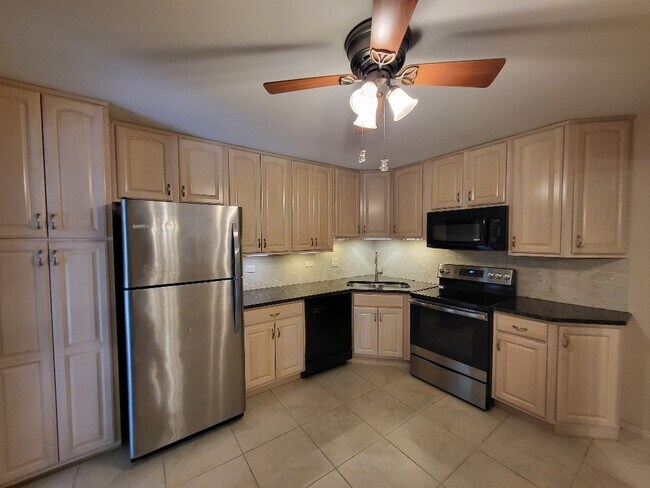 Building Photo - 7510 Farmingdale Dr