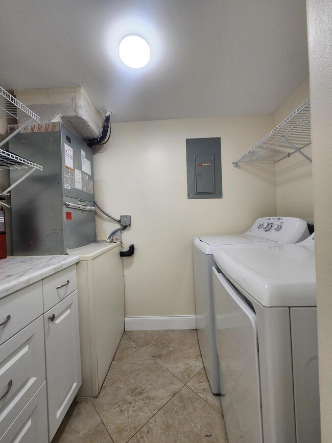 Building Photo - 310 Knotty Pine Cir