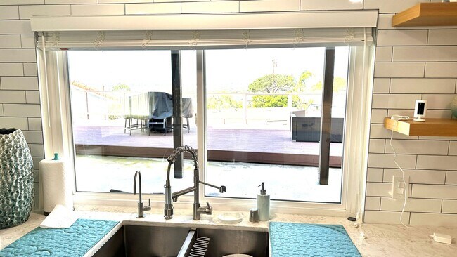 Building Photo - Stunning Newly Renovated 3BD/2.5BA Luxury ...