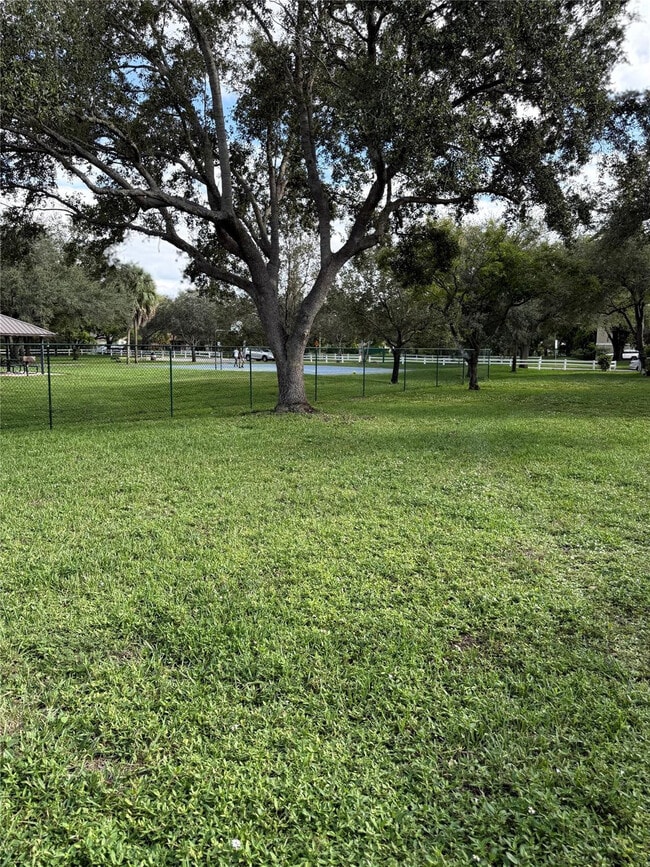 Building Photo - 2033 Coral Ridge Dr