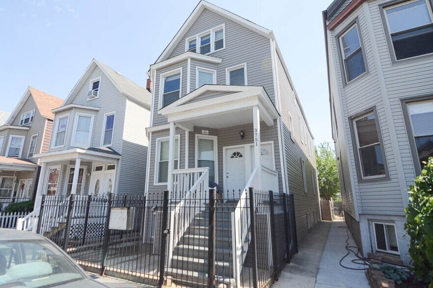 Building Photo - 3755 W Diversey Ave