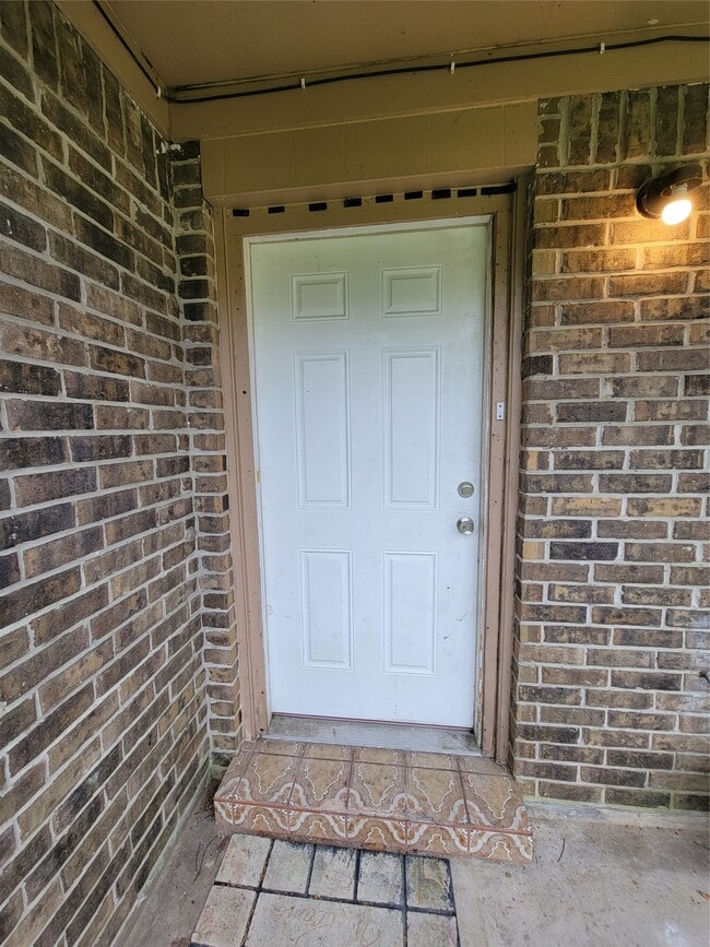 Building Photo - 2205 Velma St