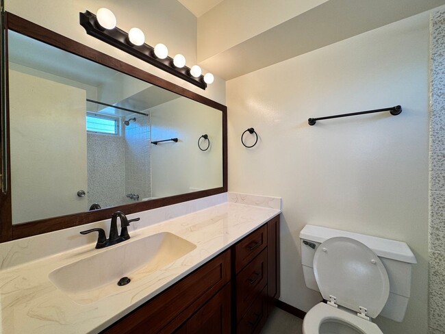 Building Photo - Spacious 2-Bedroom, 2-Bathroom Condo in Ai...