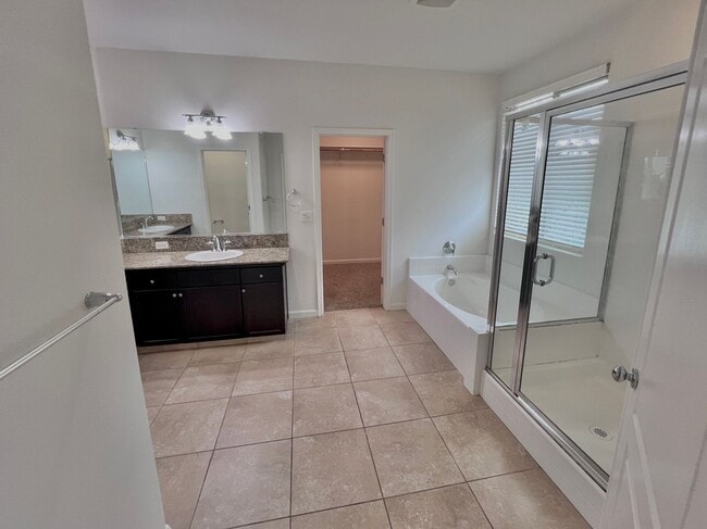 Building Photo - $2,695 Ashlan & Dewolf, 4 bedroom - Buckin...