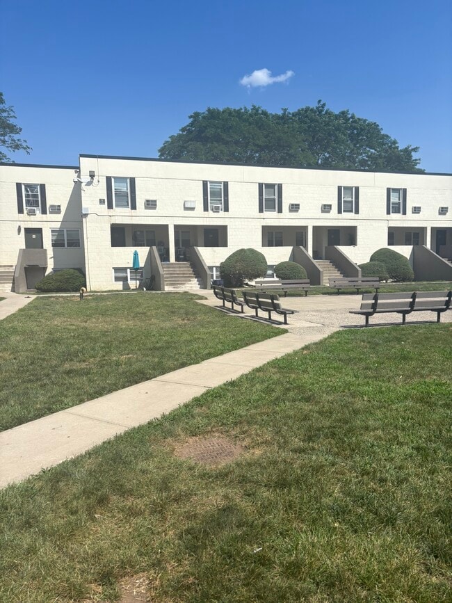 Building Photo - Highview Apartments