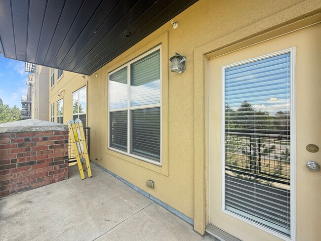 Building Photo - $0 DEPOSIT OPTION. UPDATED 2 BEDROOM CONDO...