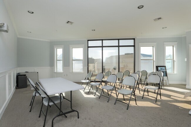 Building Photo - 2802 Morrison St