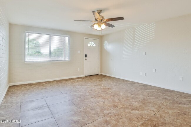 Building Photo - 7416 W Glenrosa Ave