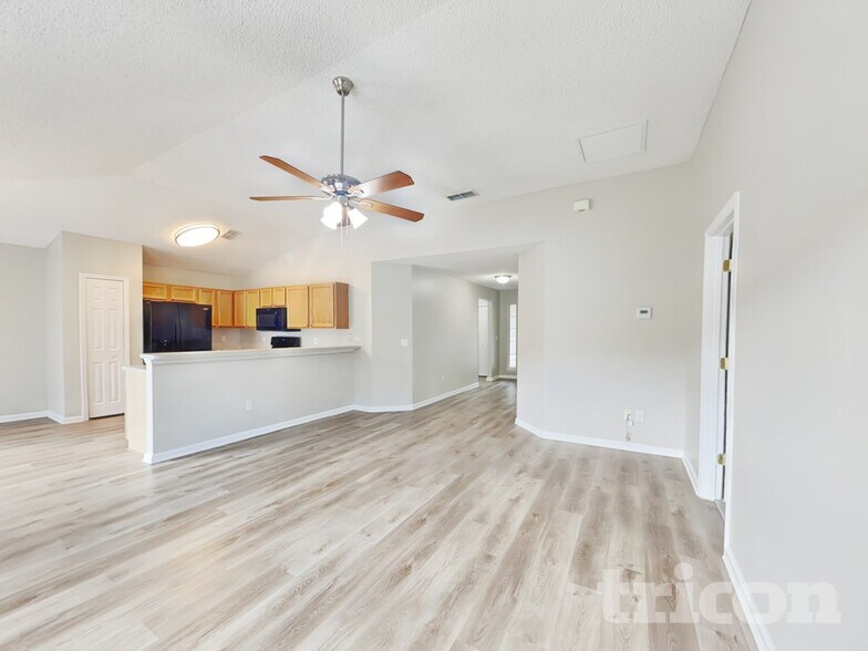 Building Photo - 3464 Brahma Bull Cir N