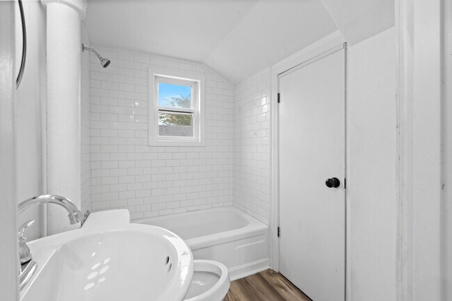 Building Photo - 2416 Sherry Rd