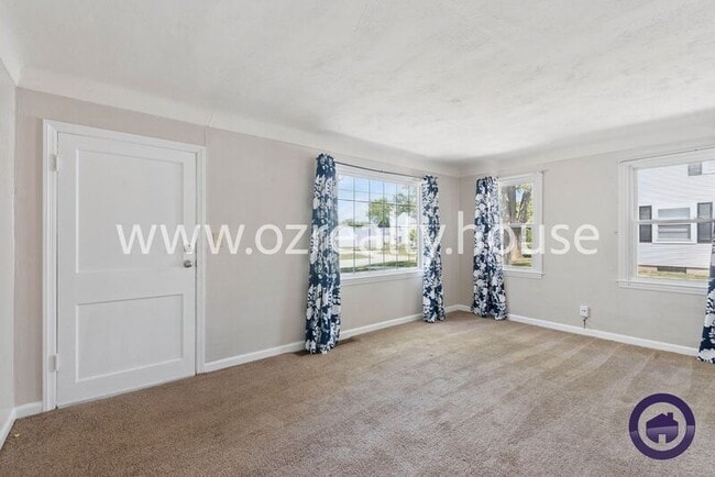 Building Photo - 123 S Masters Ct