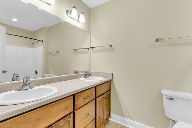 Building Photo - 4 Bedroom 2.5 Bathroom single family home ...