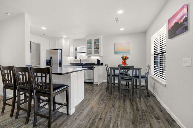 Building Photo - 3028 N Malinda Dr